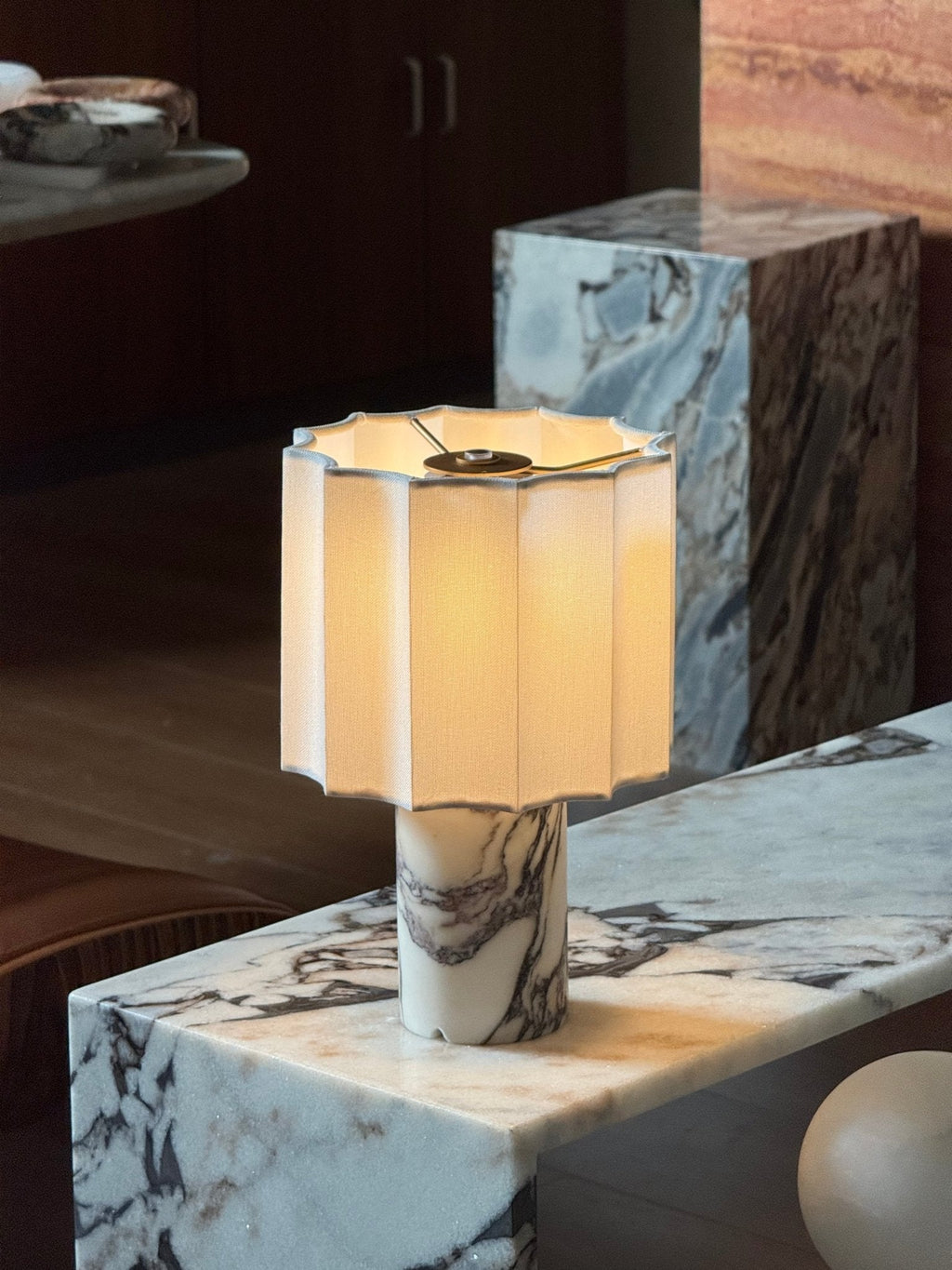 Lampe à poser moderne Evan en Marbre Noir et blanc