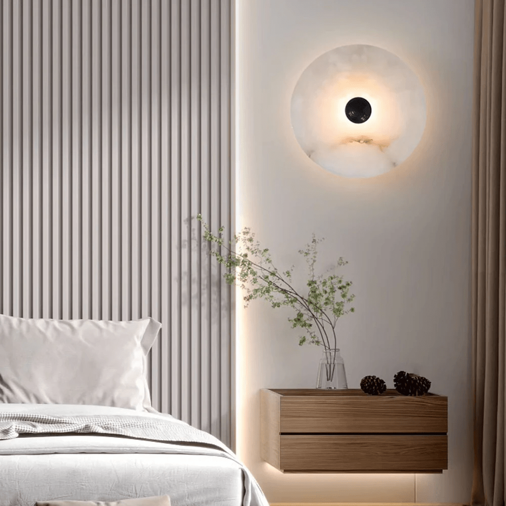 Applique murale moderne Tyr en Albâtre Blanc et bronze