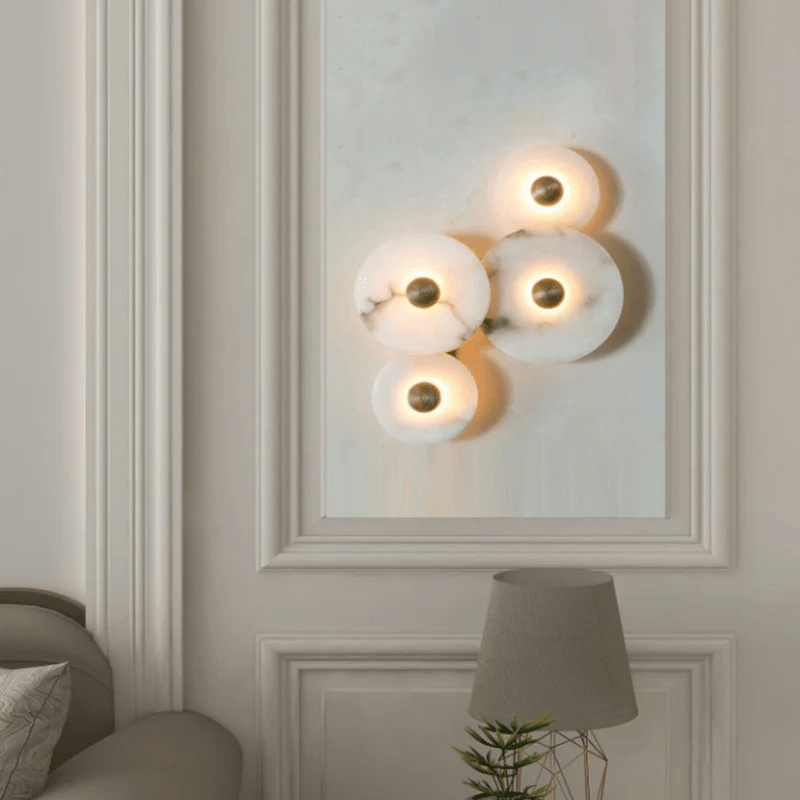 Applique murale moderne Tyr en Albâtre Blanc et bronze