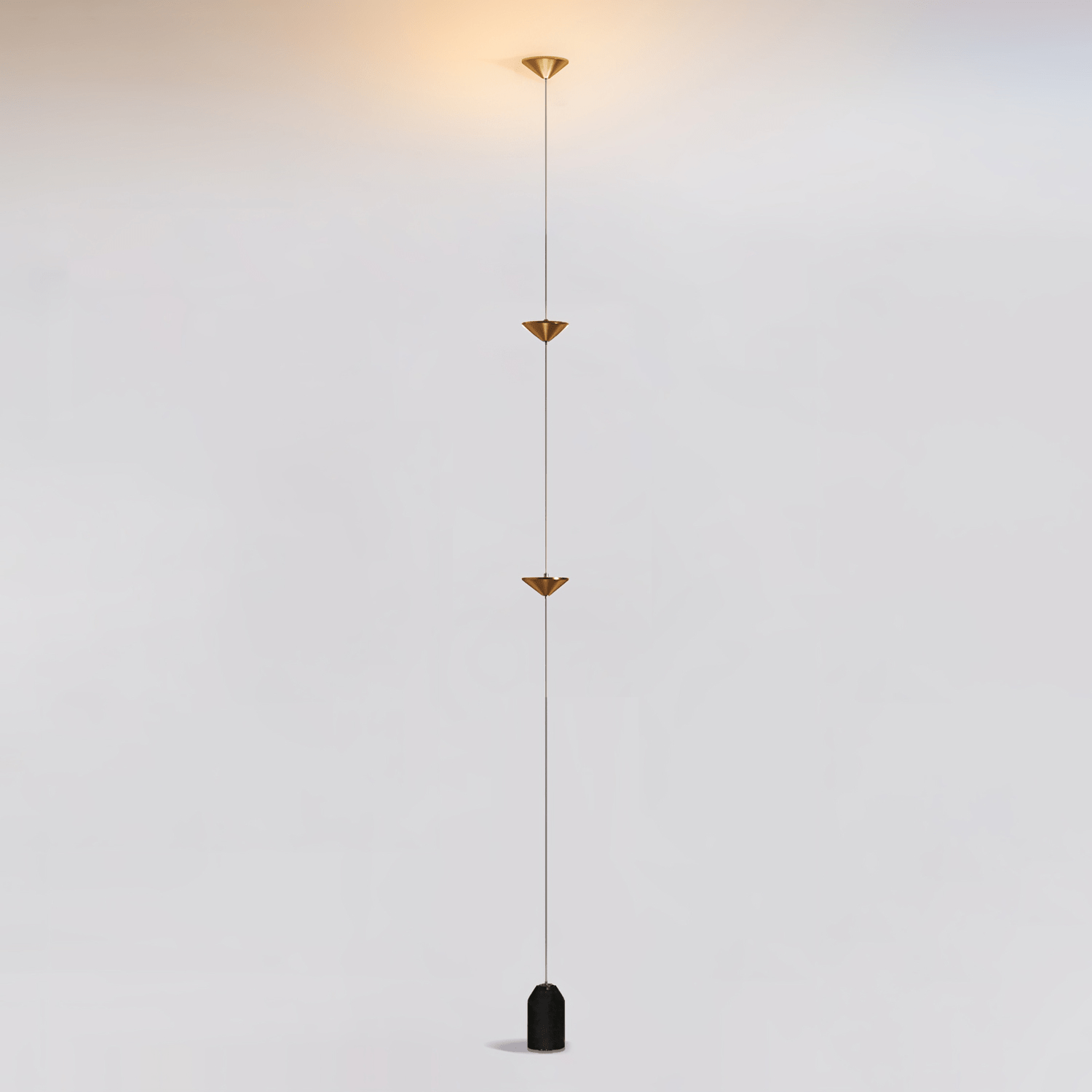 Lampadaire moderne Vaughan en Fer, Métal, Marbre Doré et noir