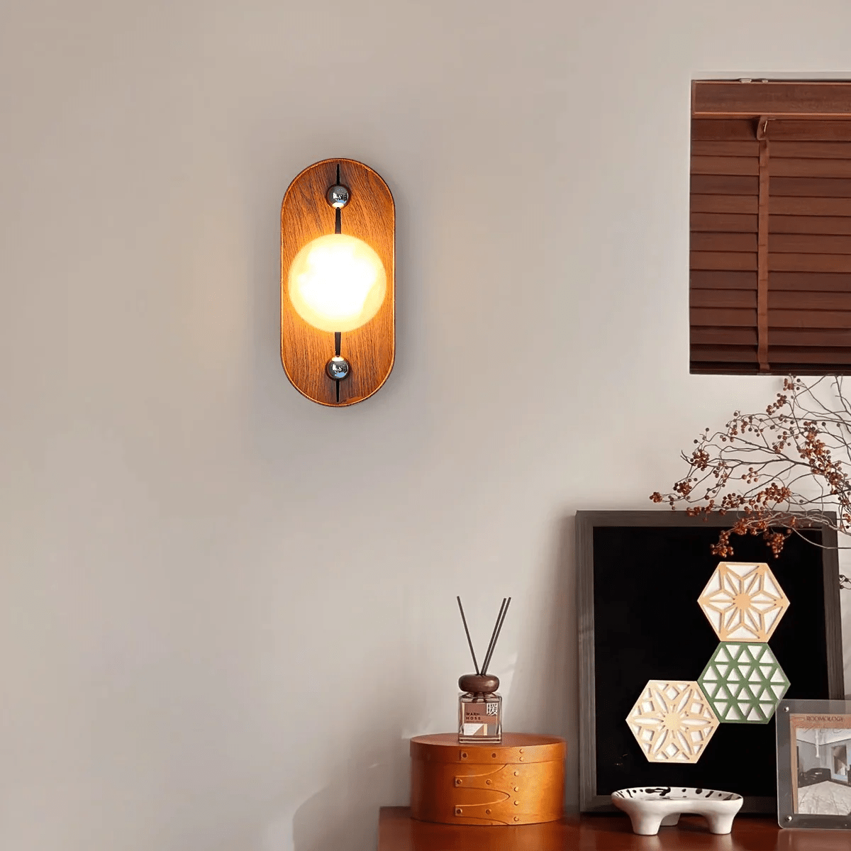Applique murale moderne Hallfred en Albâtre Noyer bois et blanc