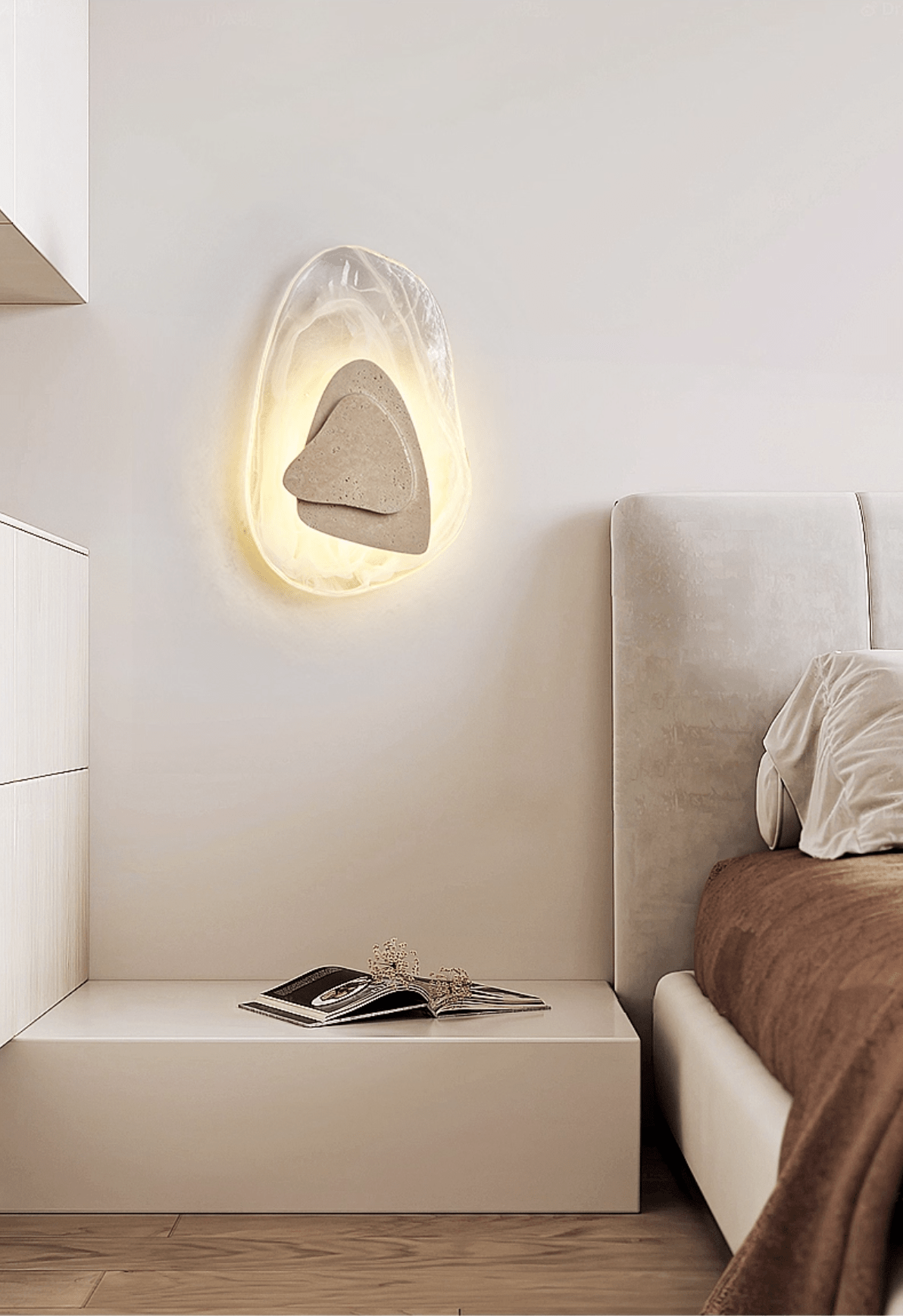 Applique murale moderne Tavish en Travertin jaune et transparent
