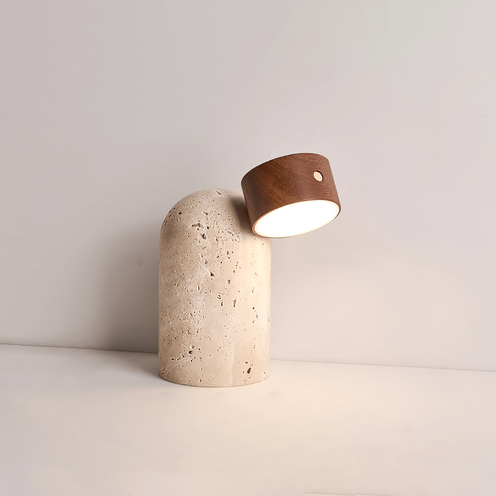 Lampe à poser moderne Hodr en pierre Noyer bois et travertin jaune