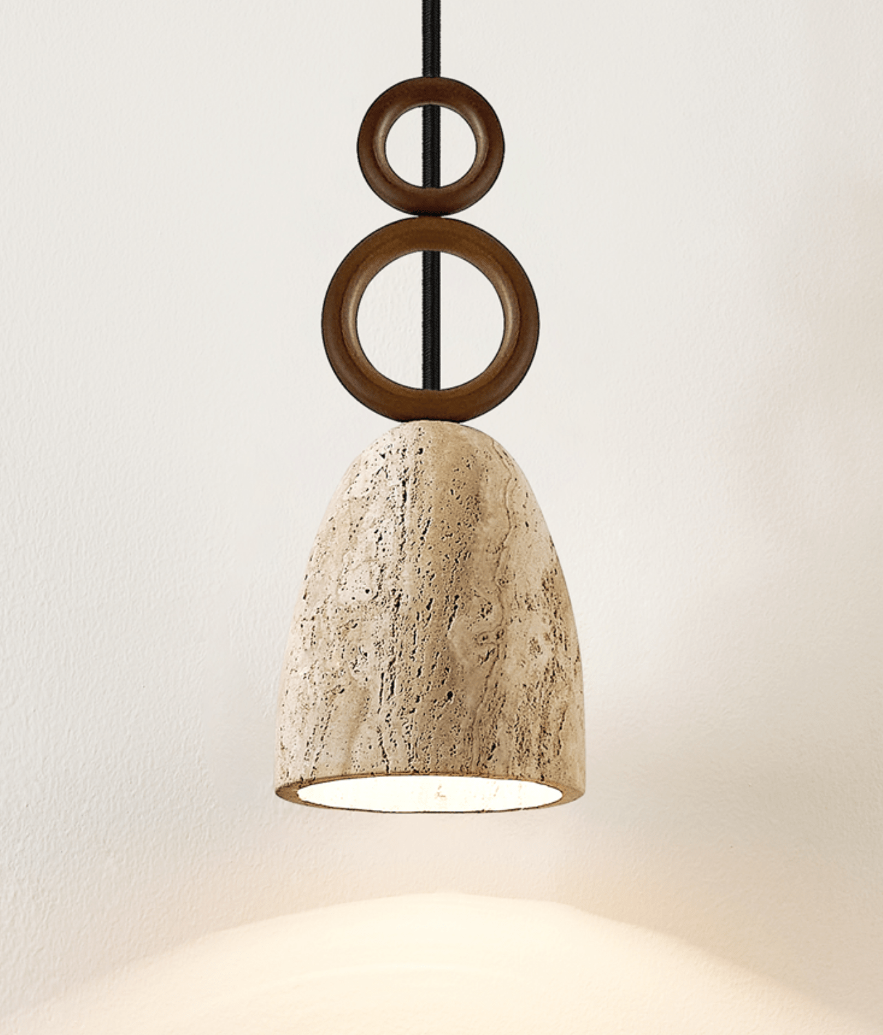 Suspension moderne Carter en pierre Travertin jaune et noyer