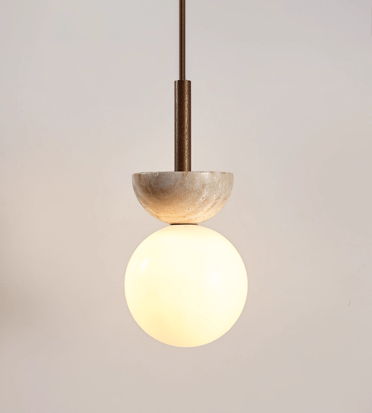 Suspension moderne Dacre en Bois et travertin jaune