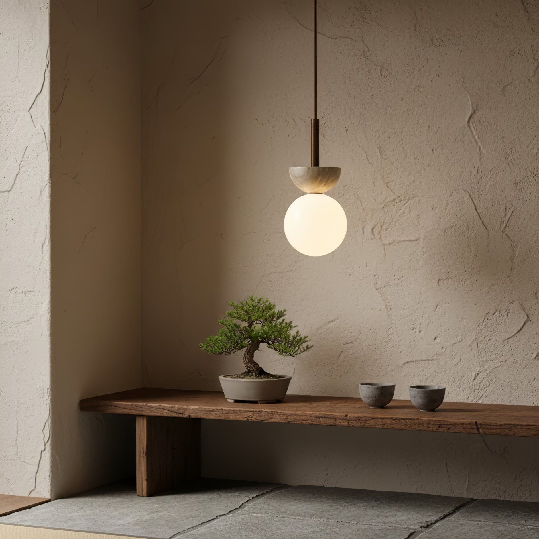 Suspension moderne Dacre en Noyer et travertin jaune
