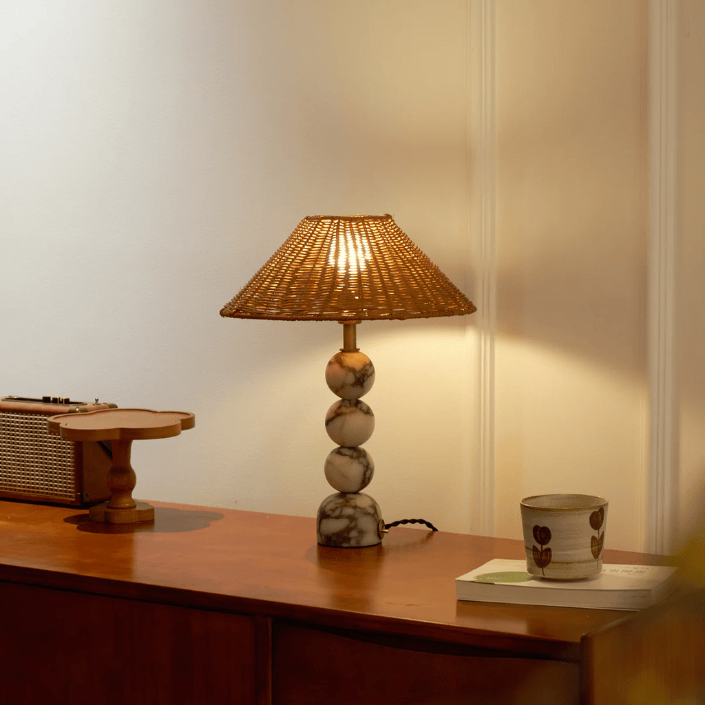 Lampe à poser moderne Eyvindur en Blanc et noir marbre et Rotin naturel