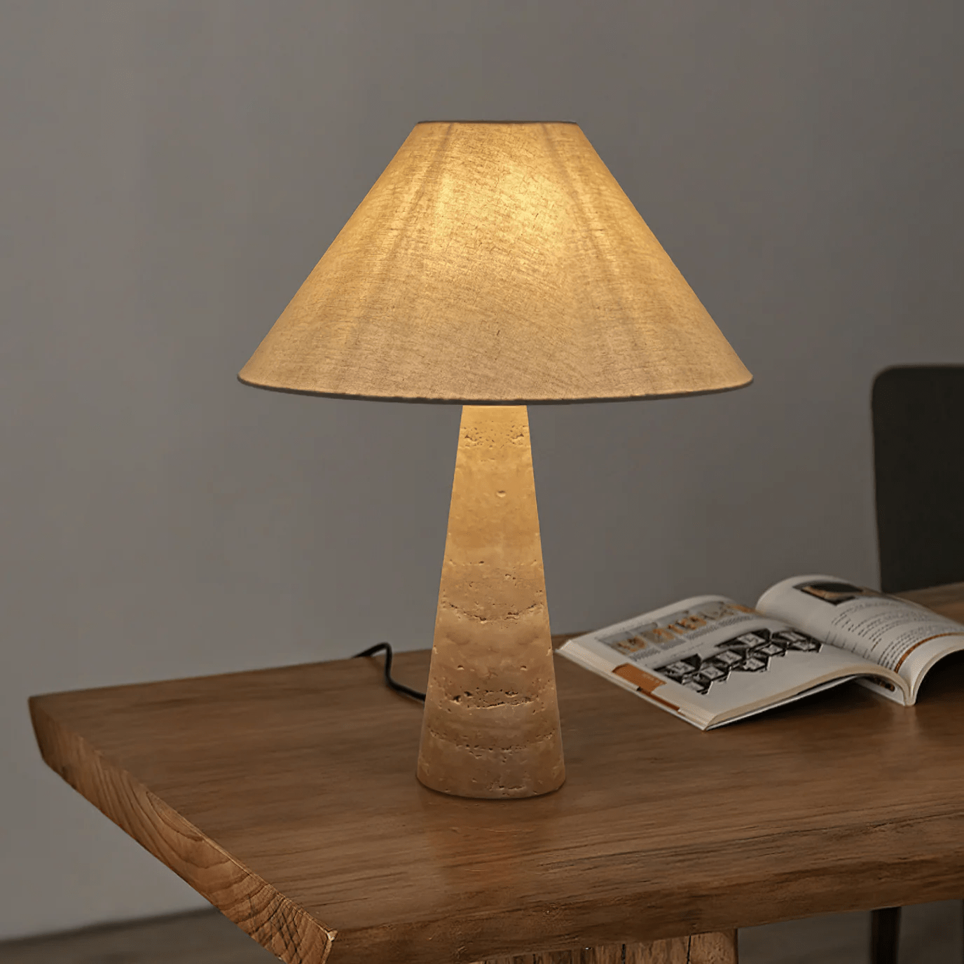 Lampe à poser moderne Rekved en Travertin jaune et blanc