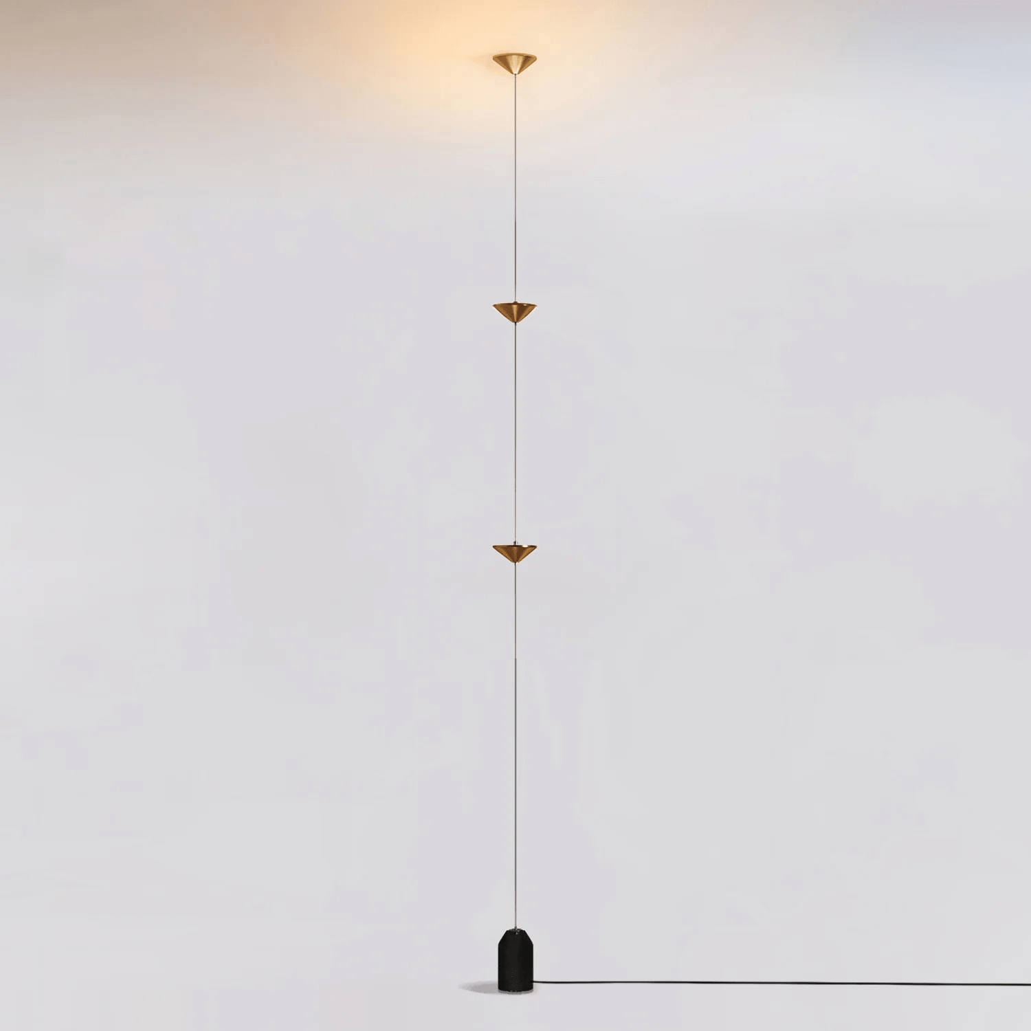 Lampadaire moderne Vaughan en Fer, Métal, Marbre Doré et noir