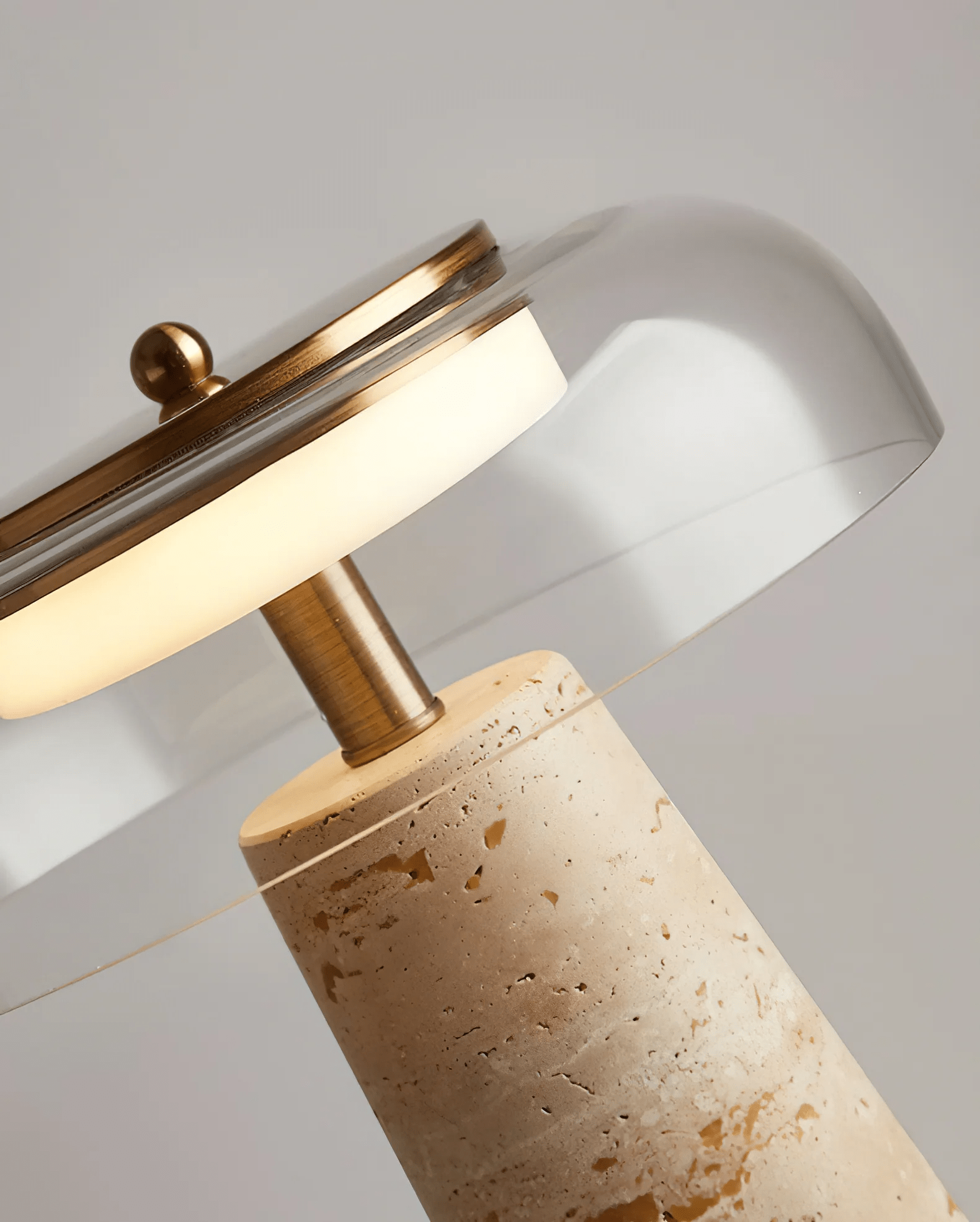 Lampe à poser moderne Kaino en Smoky gris et travertin jaune