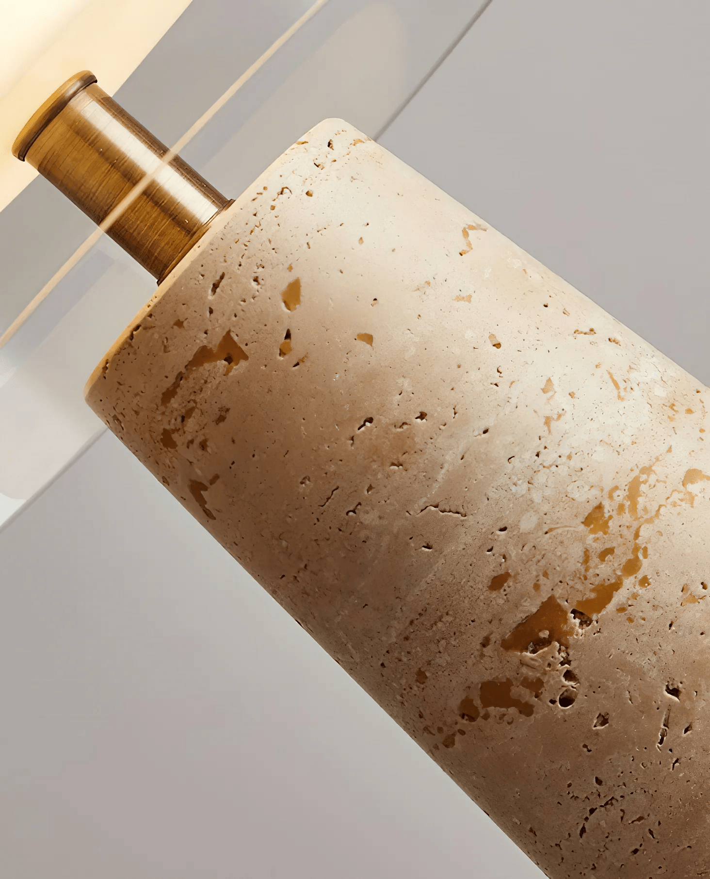 Lampe à poser moderne Kaino en Transparent et travertin jaune