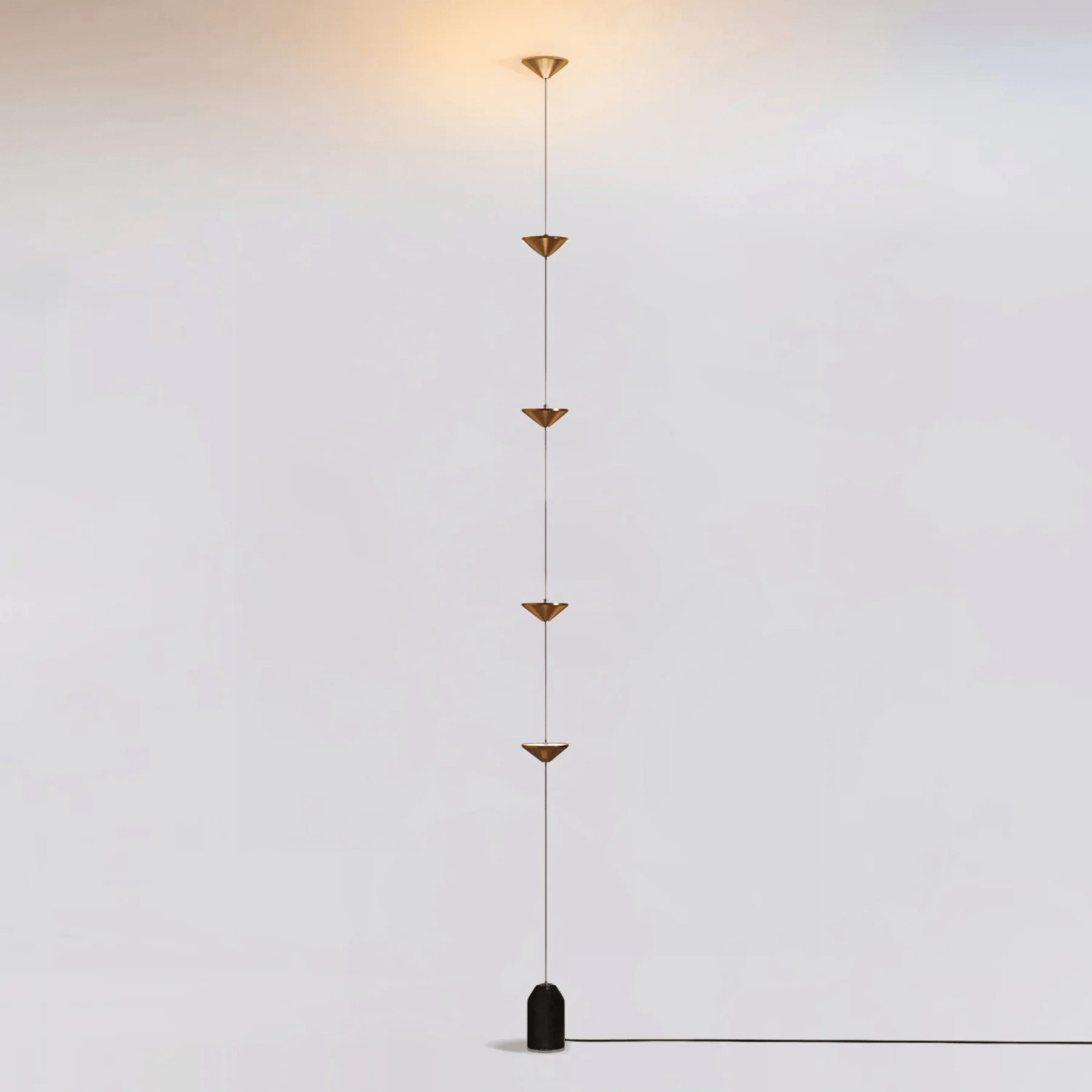 Lampadaire moderne Vaughan en Fer, Métal, Marbre Doré et noir