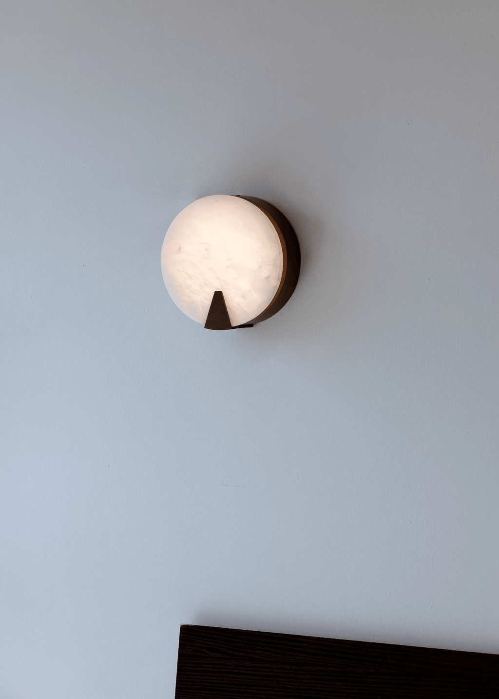 Applique murale moderne Agust en Albâtre Blanc et bronze