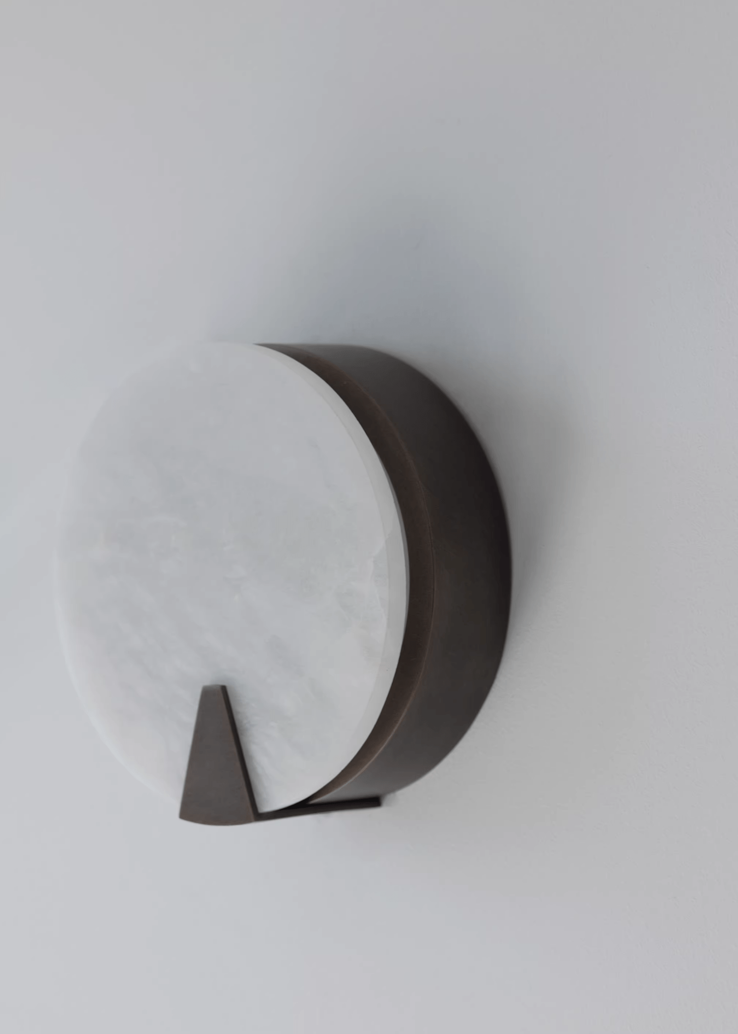 Applique murale moderne Agust en Albâtre Blanc et bronze