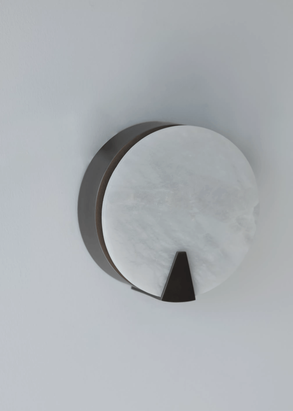 Applique murale moderne Agust en Albâtre Blanc et bronze