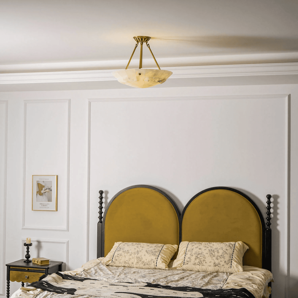 Plafonnier moderne Ainsley en Albâtre Laiton ancien et blanc