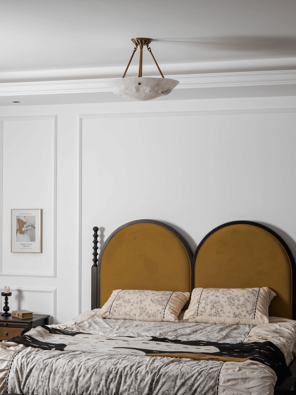 Plafonnier moderne Ainsley en Albâtre Laiton ancien et blanc