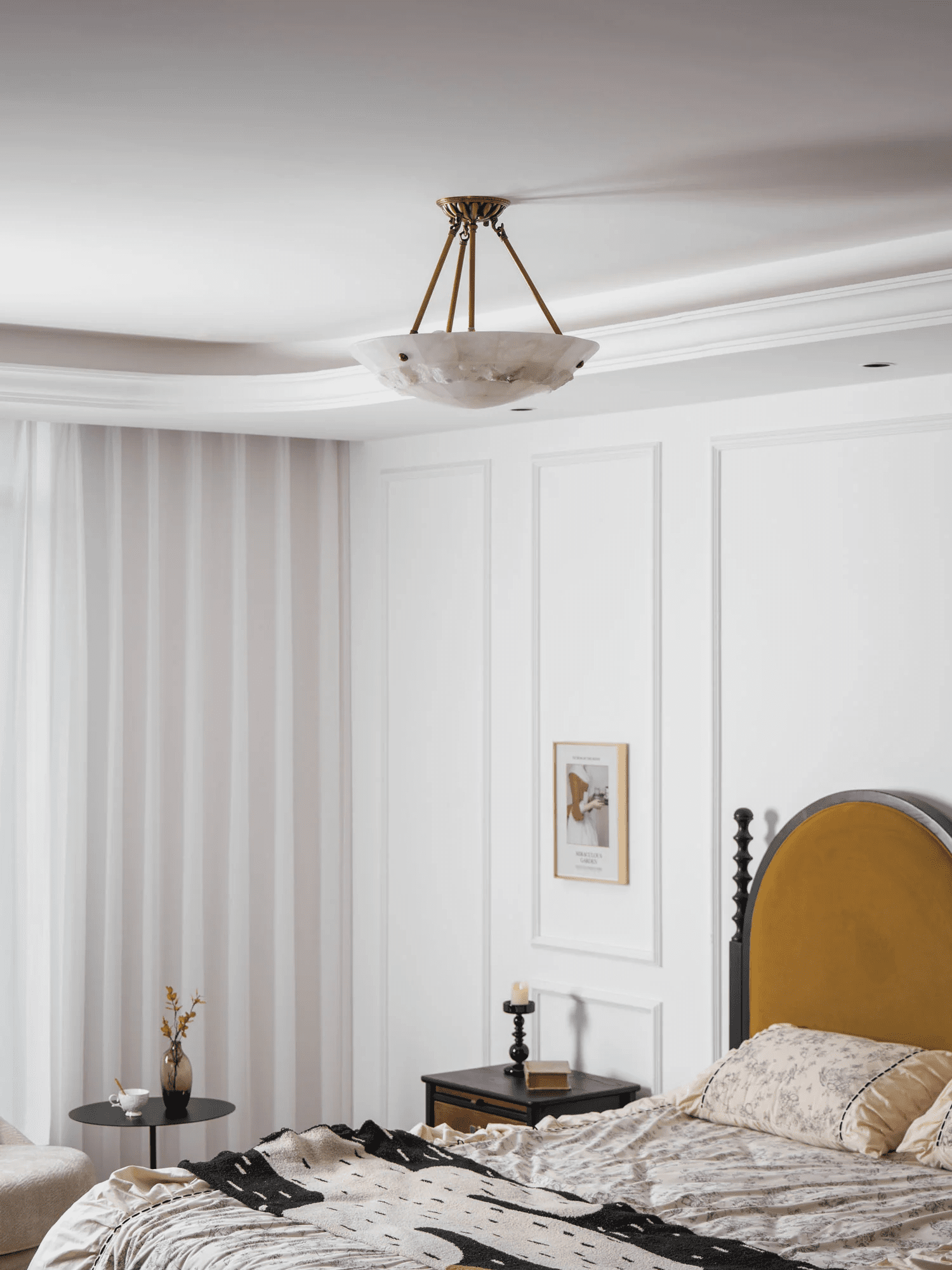 Plafonnier moderne Ainsley en Albâtre Laiton ancien et blanc
