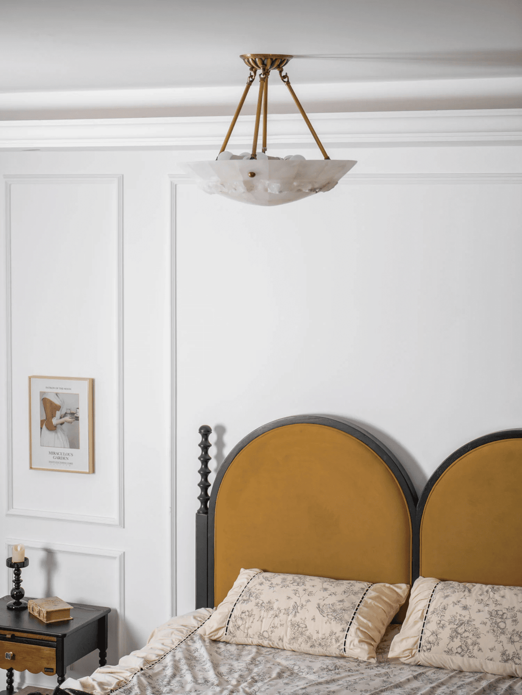 Plafonnier moderne Ainsley en Albâtre Laiton ancien et blanc