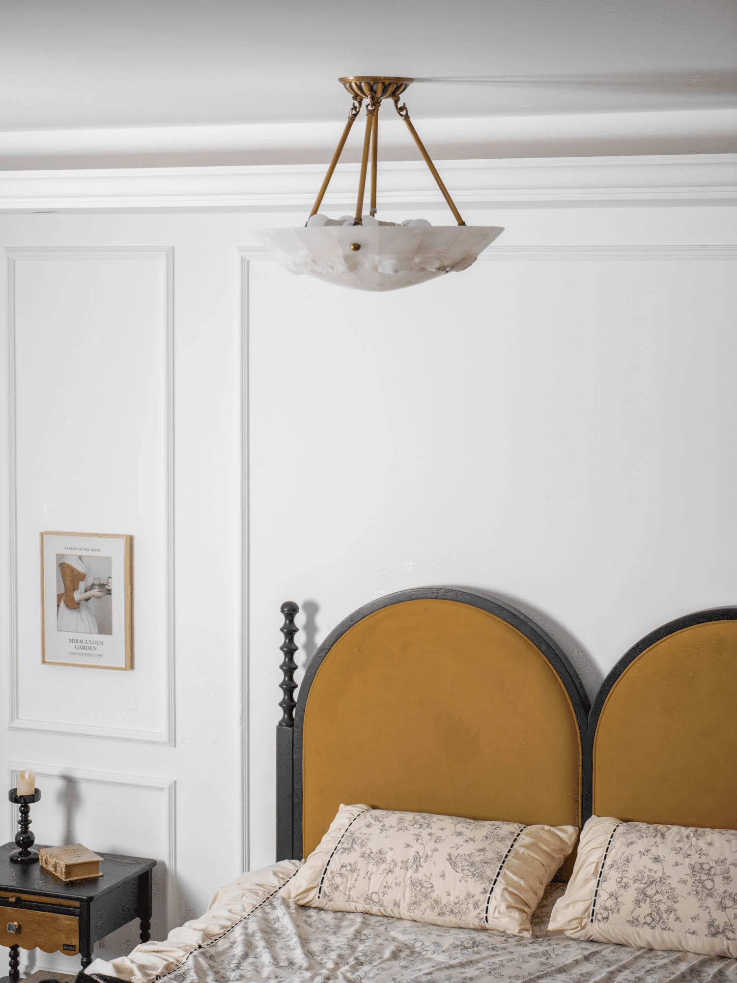 Plafonnier moderne Ainsley en Albâtre Laiton ancien et blanc