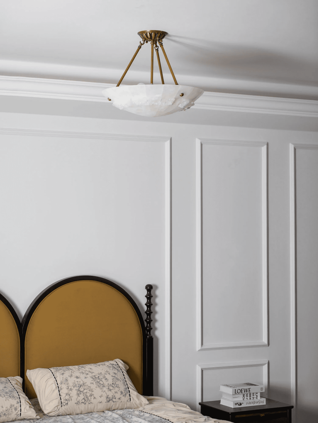 Plafonnier moderne Ainsley en Albâtre Laiton ancien et blanc