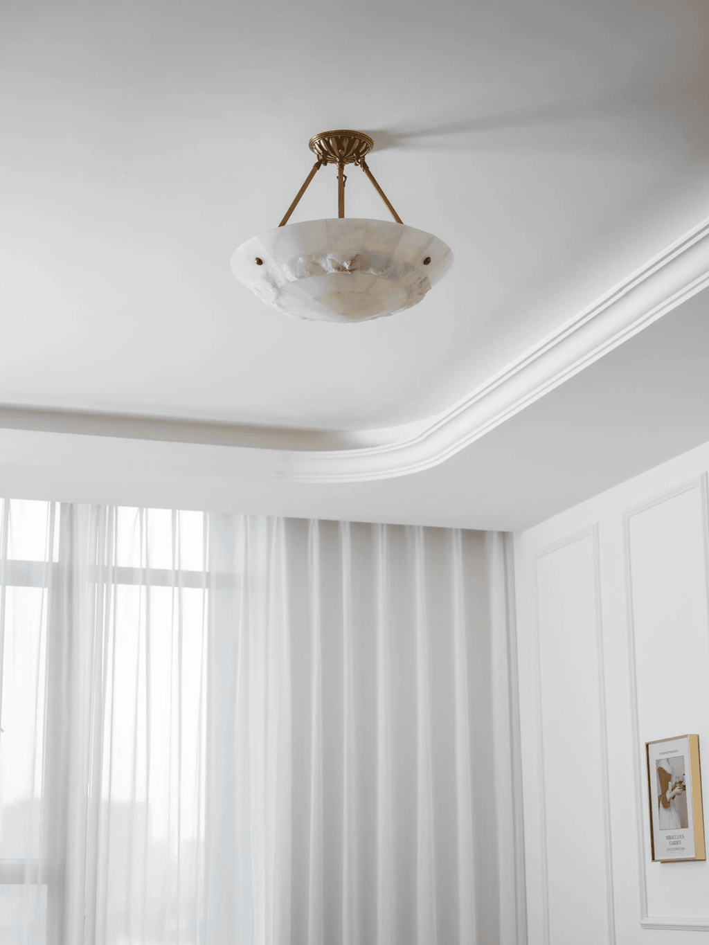 Plafonnier moderne Ainsley en Albâtre Laiton ancien et blanc