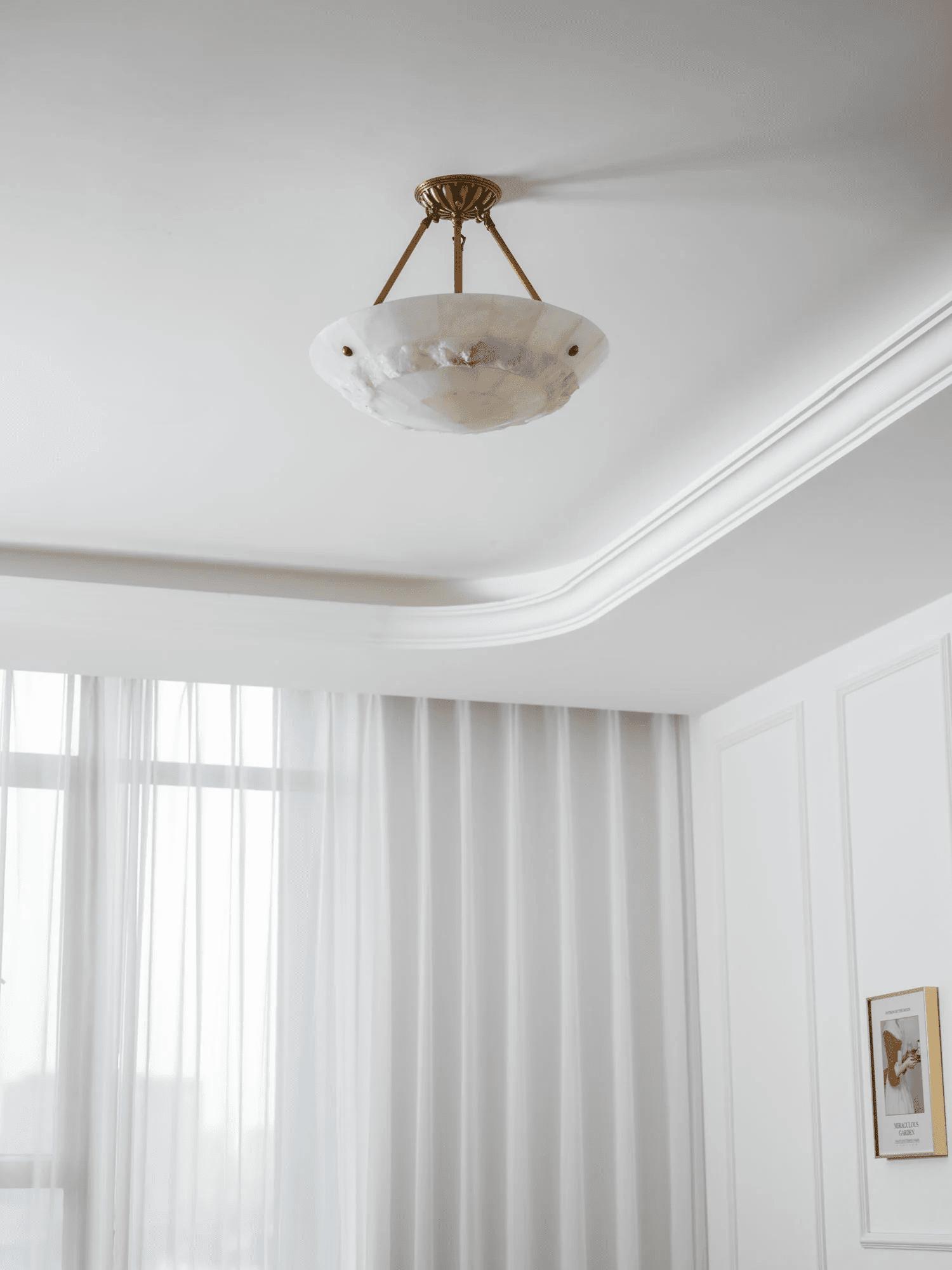 Plafonnier moderne Ainsley en Albâtre Laiton ancien et blanc