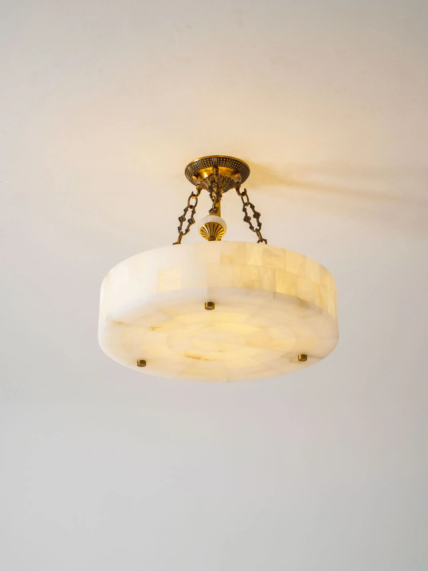Plafonnier moderne Lyon en Albâtre Laiton ancien et blanc