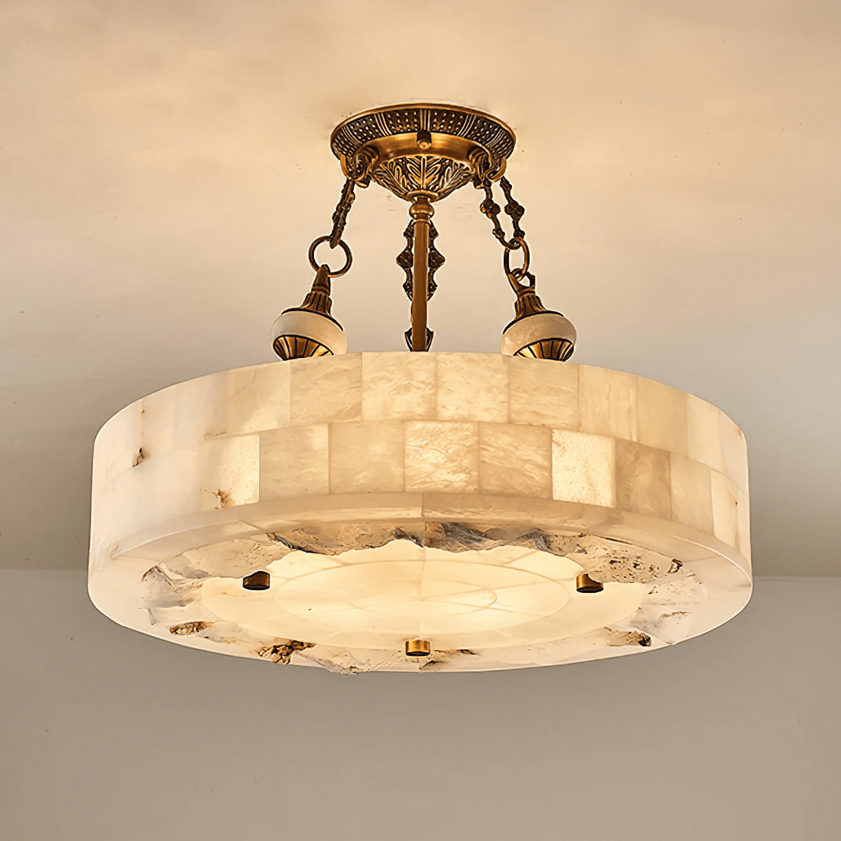 Lustre moderne Ulric en Albâtre Laiton ancien et blanc