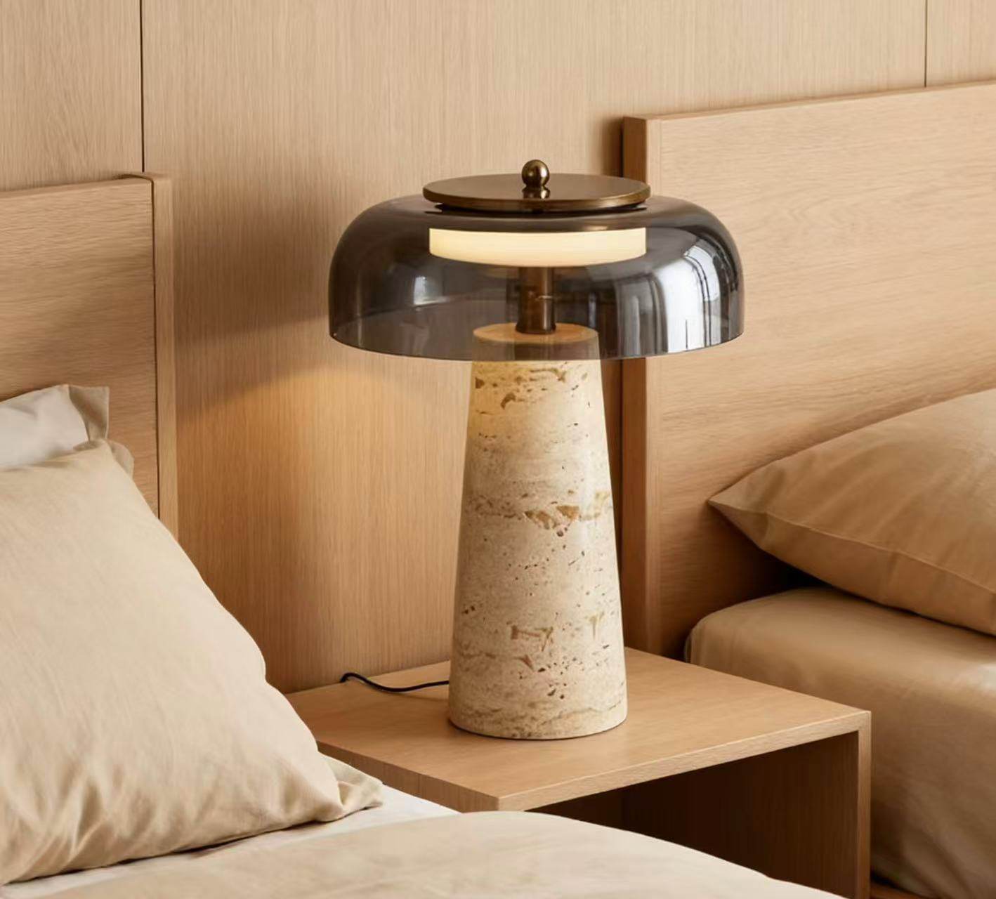 Lampe à poser moderne Kaino en Transparent et travertin jaune