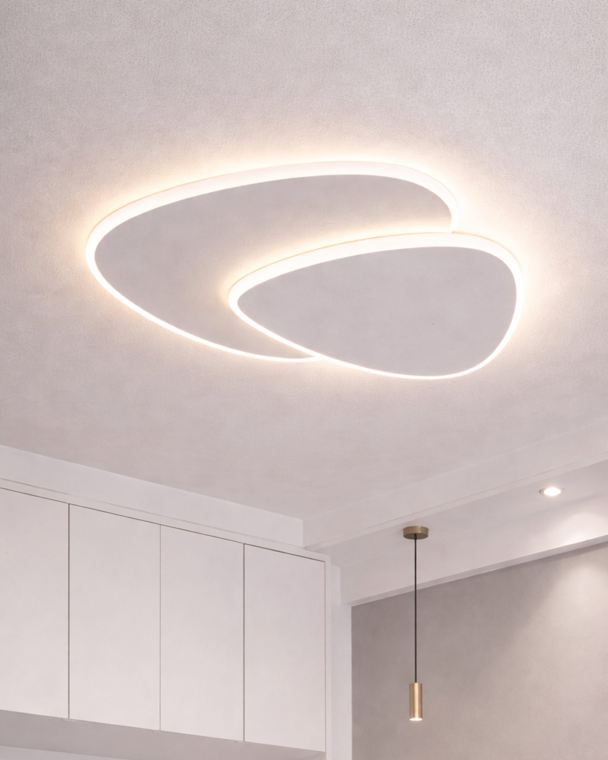 Plafonnier LED Triangle Kuma en Métal et Acrylique Blanc