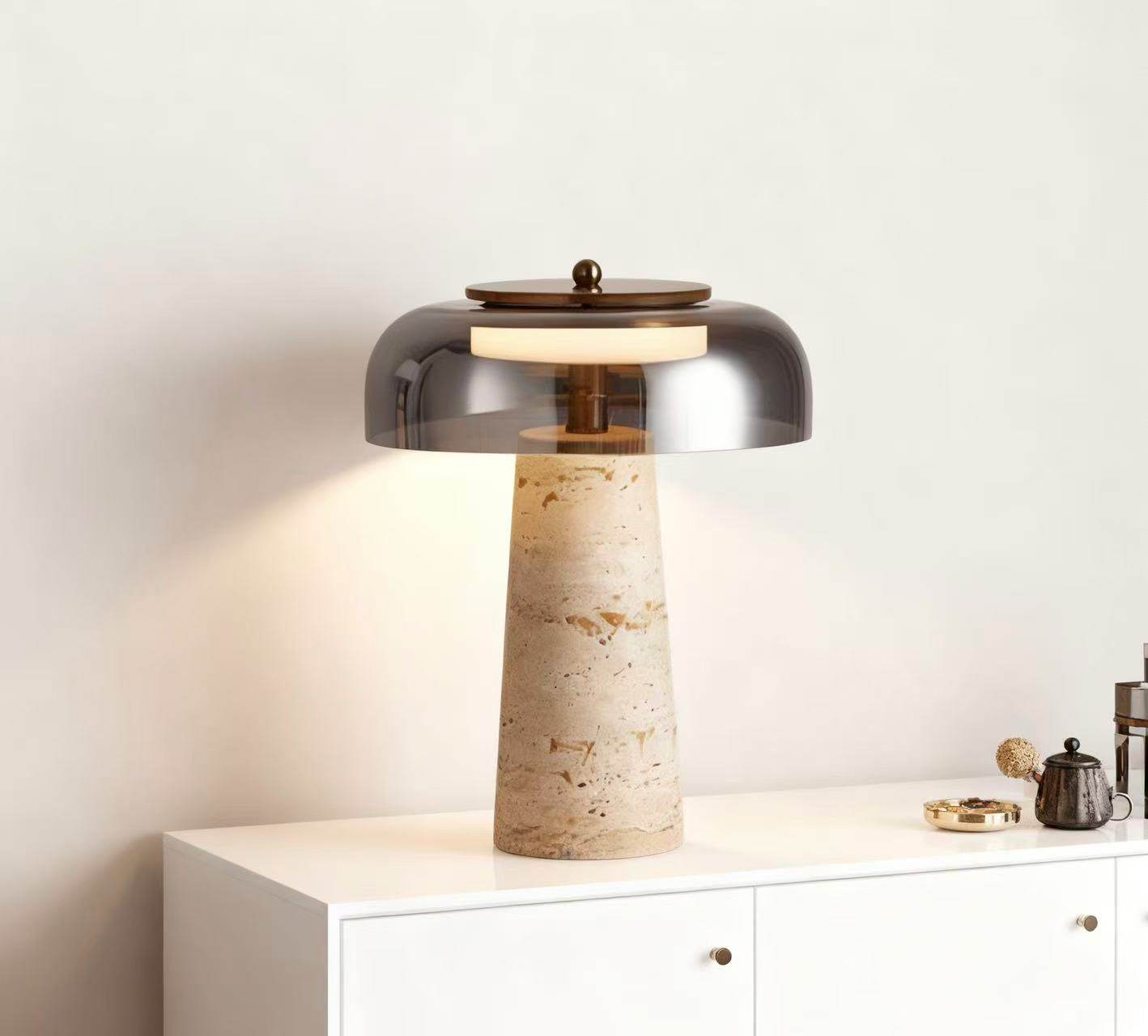 Lampe à poser moderne Kaino en Smoky gris et travertin jaune