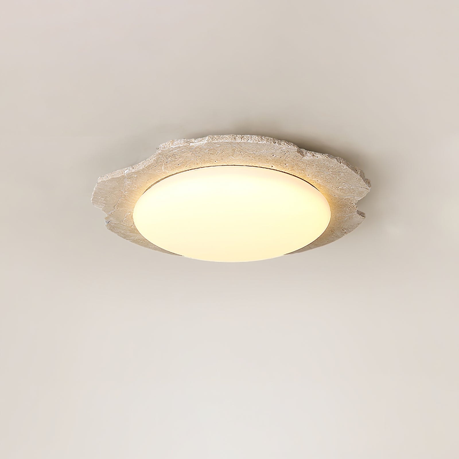Plafonnier moderne Ivor en Travertin jaune et blanc