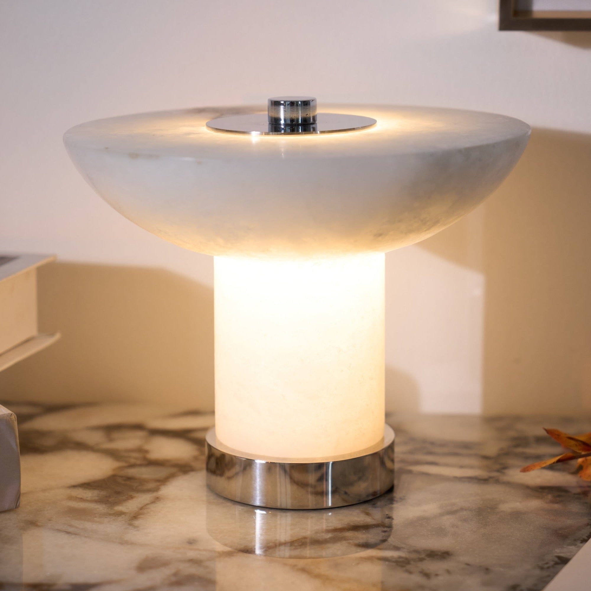 Lampe à poser moderne Ottar en Albâtre Chrome et blanc