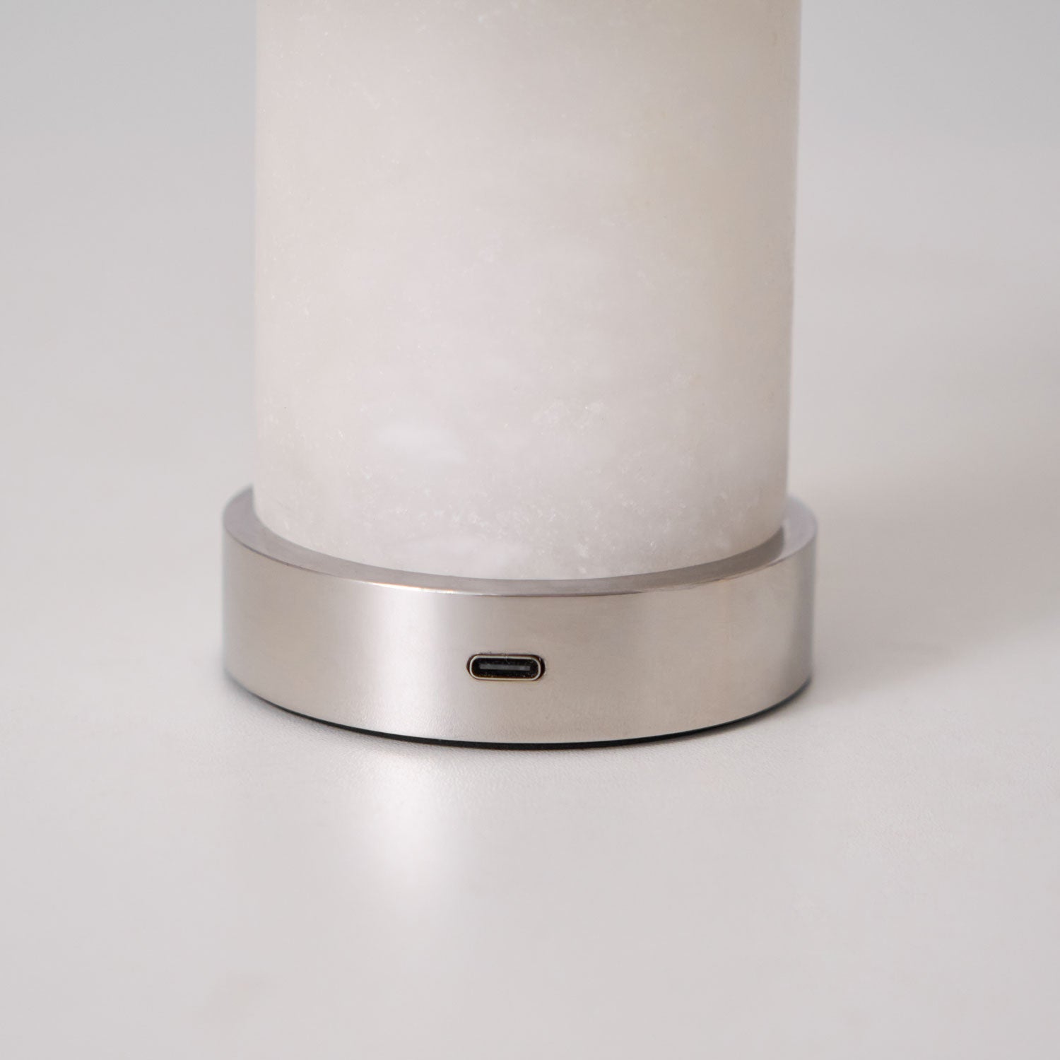Lampe à poser moderne Ottar en Albâtre Chrome et blanc