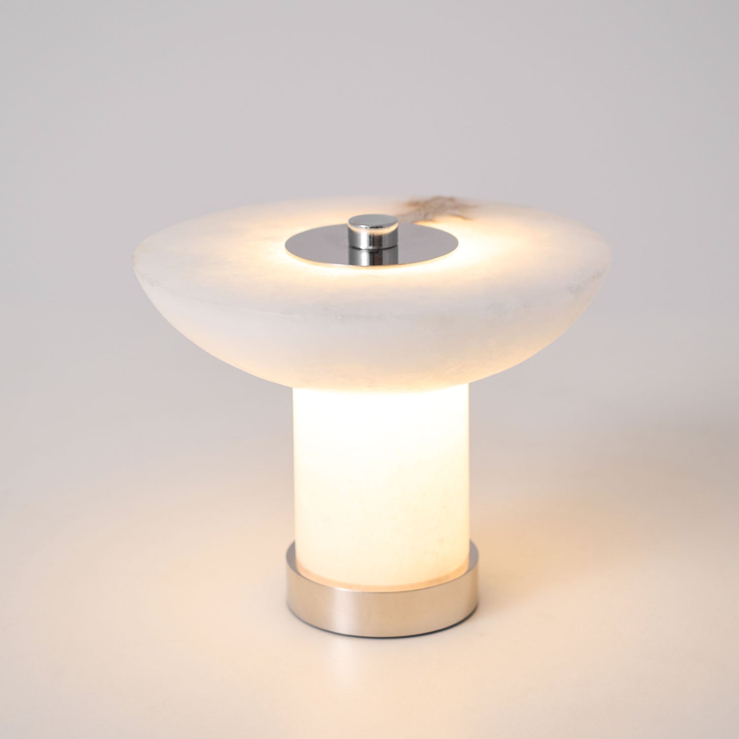 Lampe à poser moderne Ottar en Albâtre Chrome et blanc