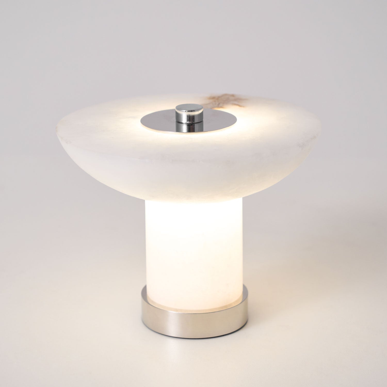 Lampe à poser moderne Ottar en Albâtre Chrome et blanc