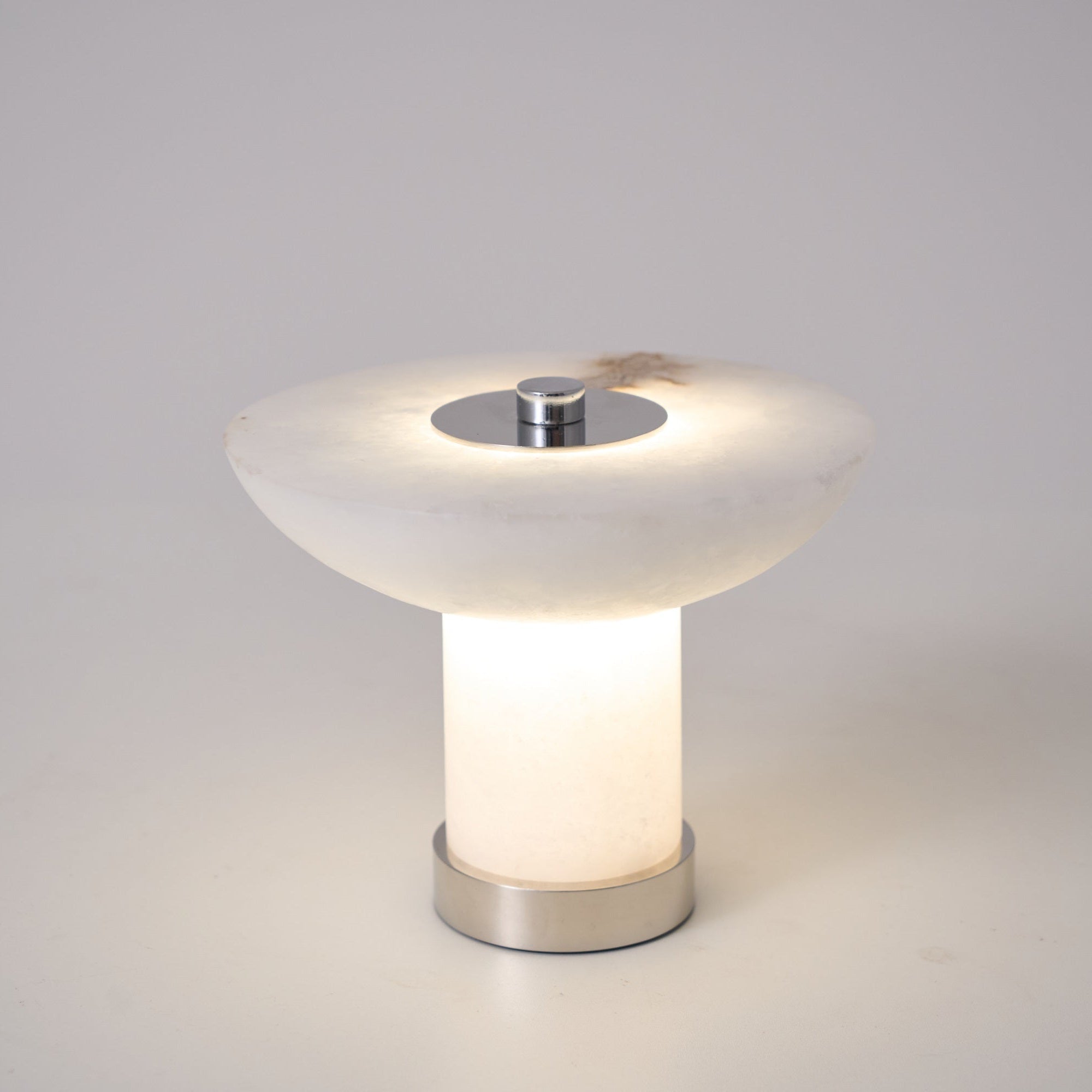 Lampe à poser moderne Ottar en Albâtre Chrome et blanc