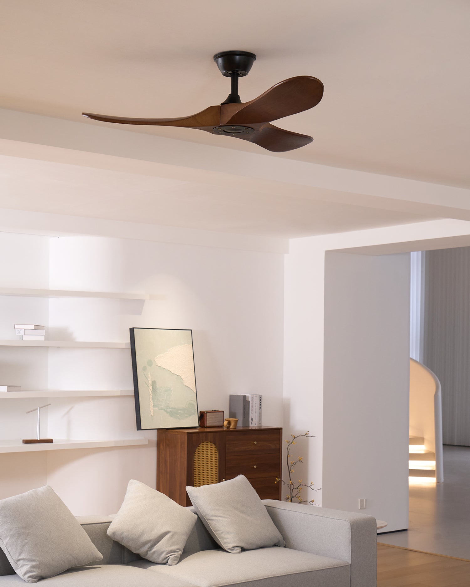 Ventilateur de plafond moderne Toke en Grain bois noyer et noir