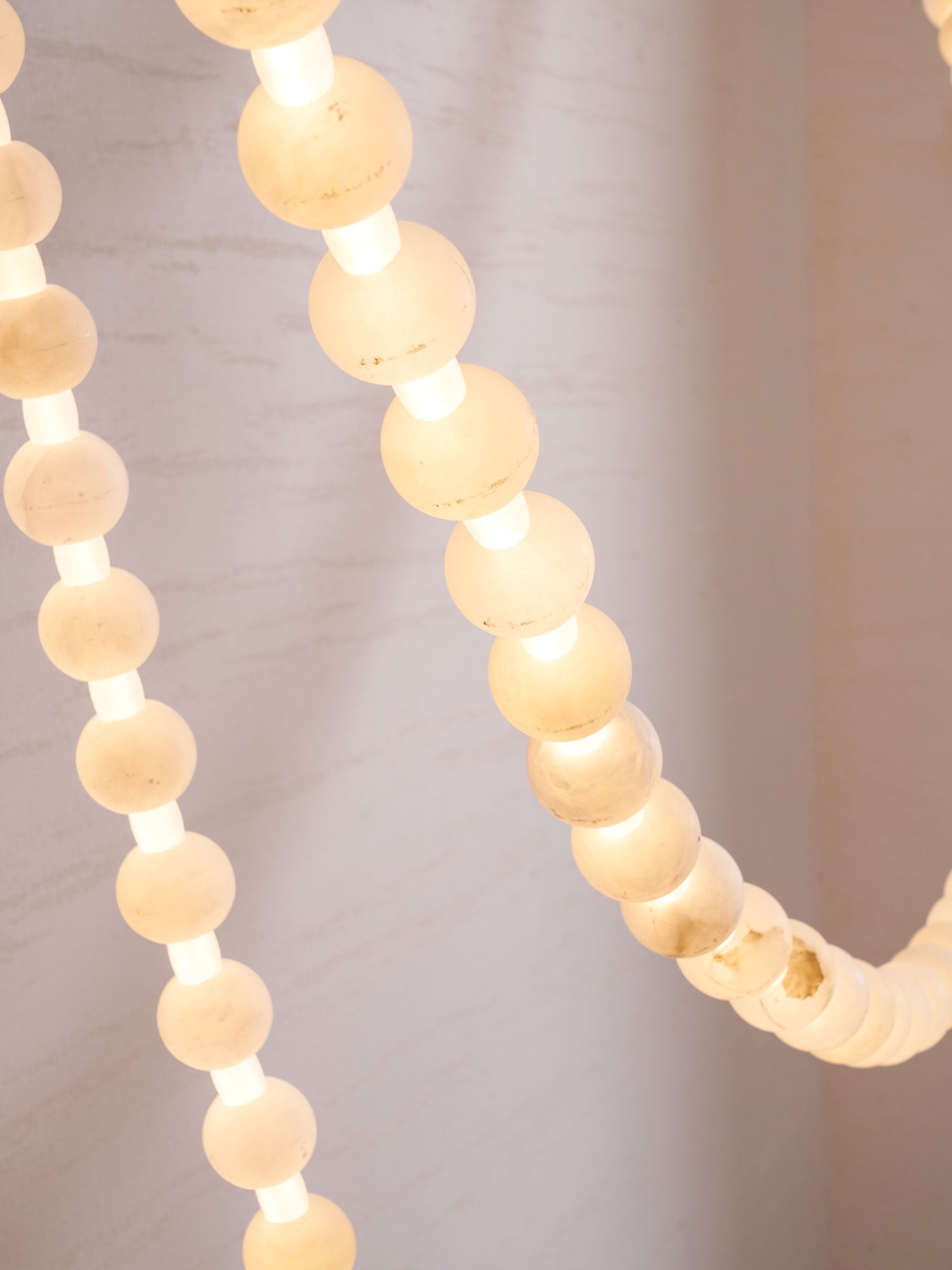 Lustre moderne Miska en Albâtre Or et blanc