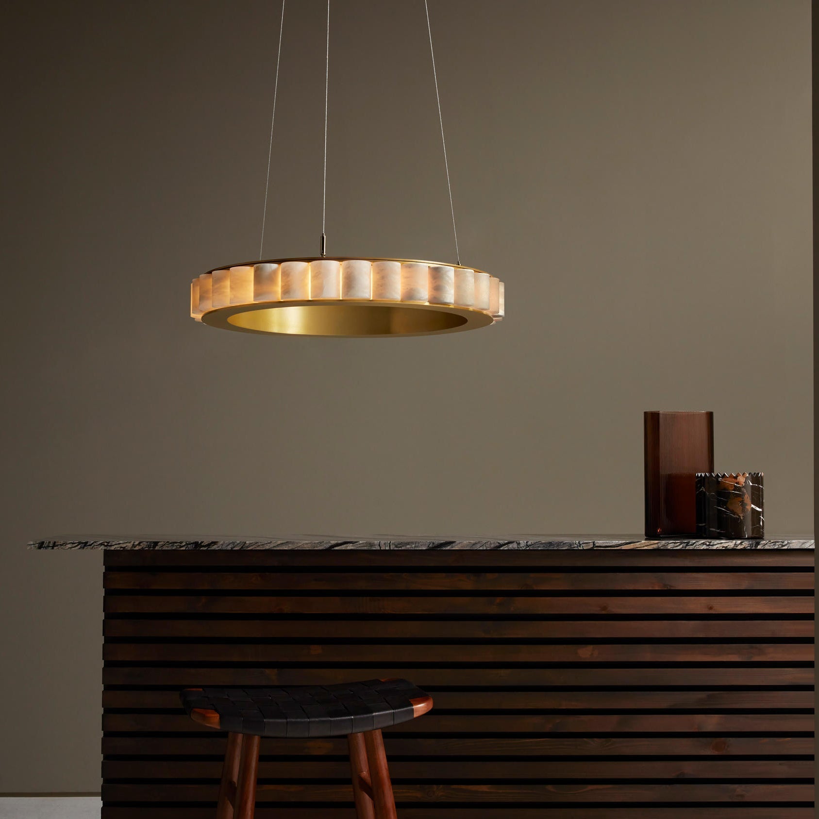 Lustre moderne Kenric en Albâtre Noir