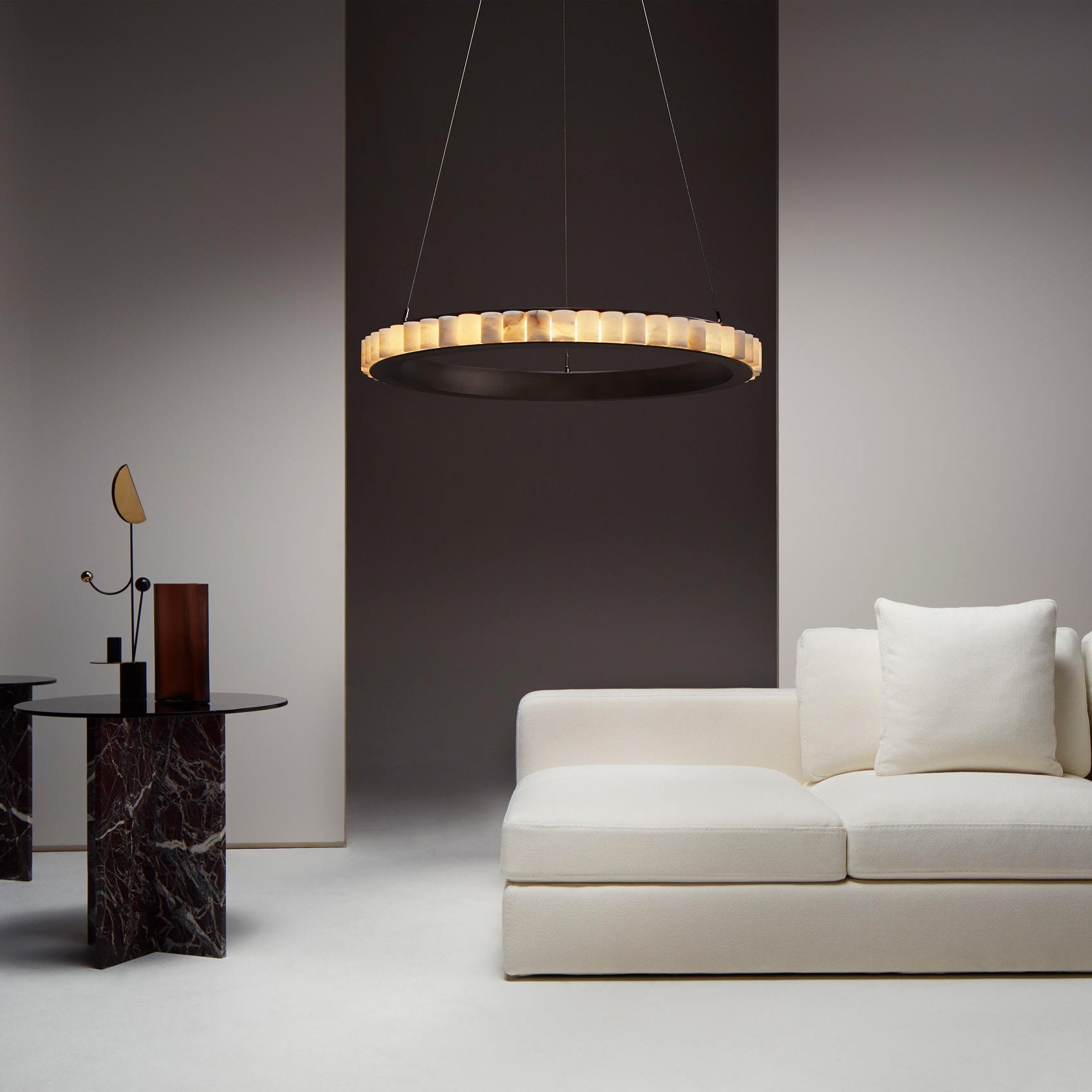 Lustre moderne Kenric en Albâtre Noir