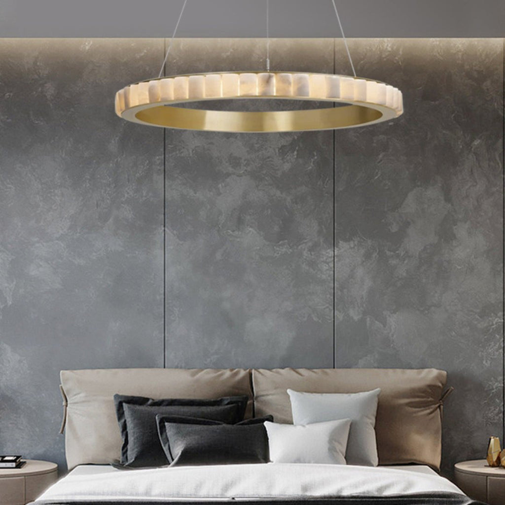 Lustre moderne Kenric en Albâtre Laiton