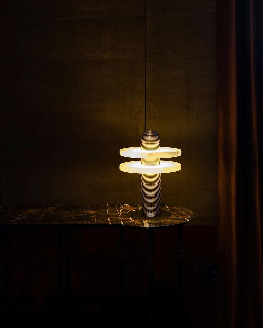 Lampe à poser moderne Booth en Albâtre
