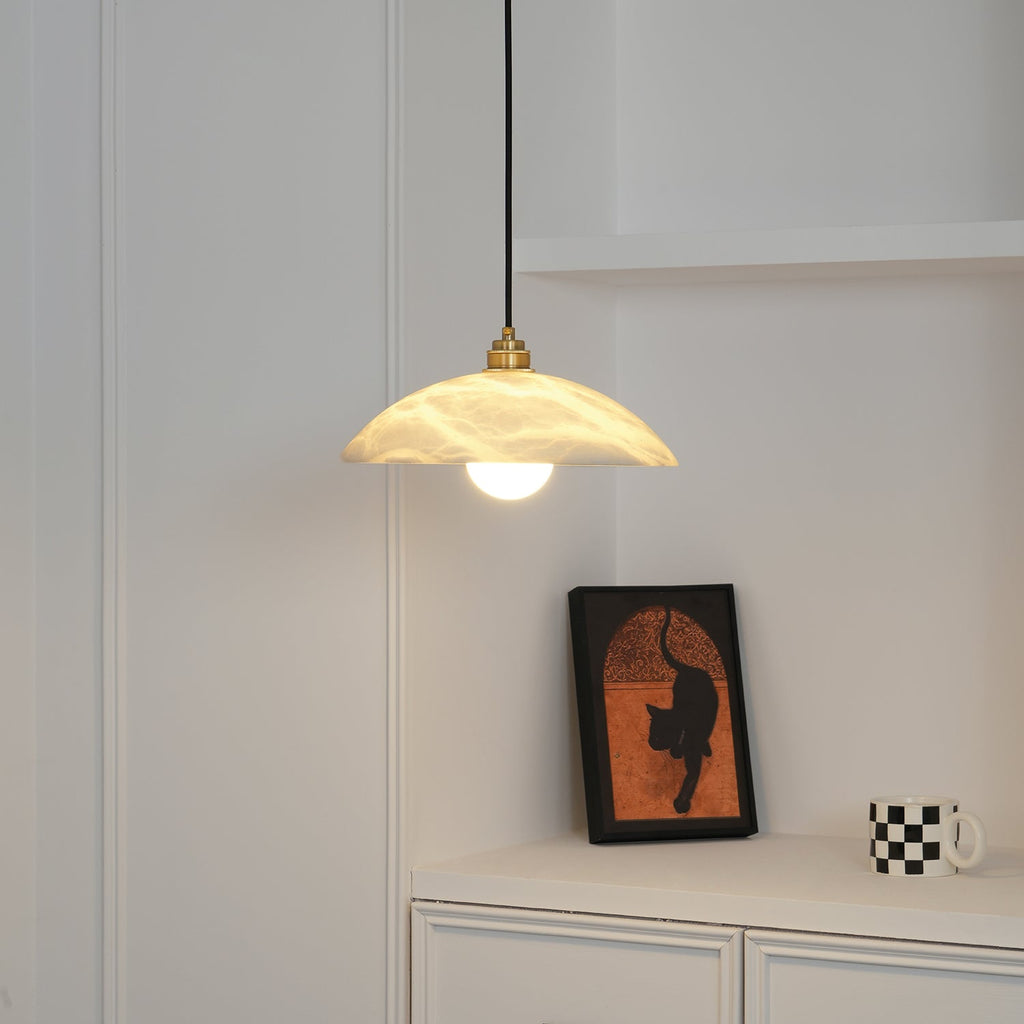 Suspension moderne Arnleif en Albâtre Laiton et blanc