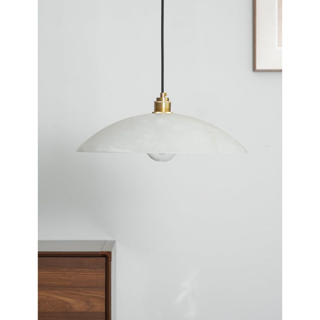 Suspension moderne Arnleif en Albâtre Laiton et blanc