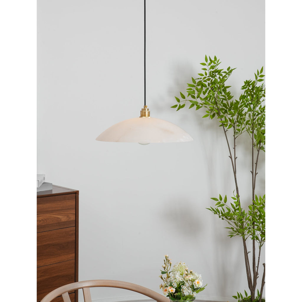 Suspension moderne Arnleif en Albâtre Laiton et blanc