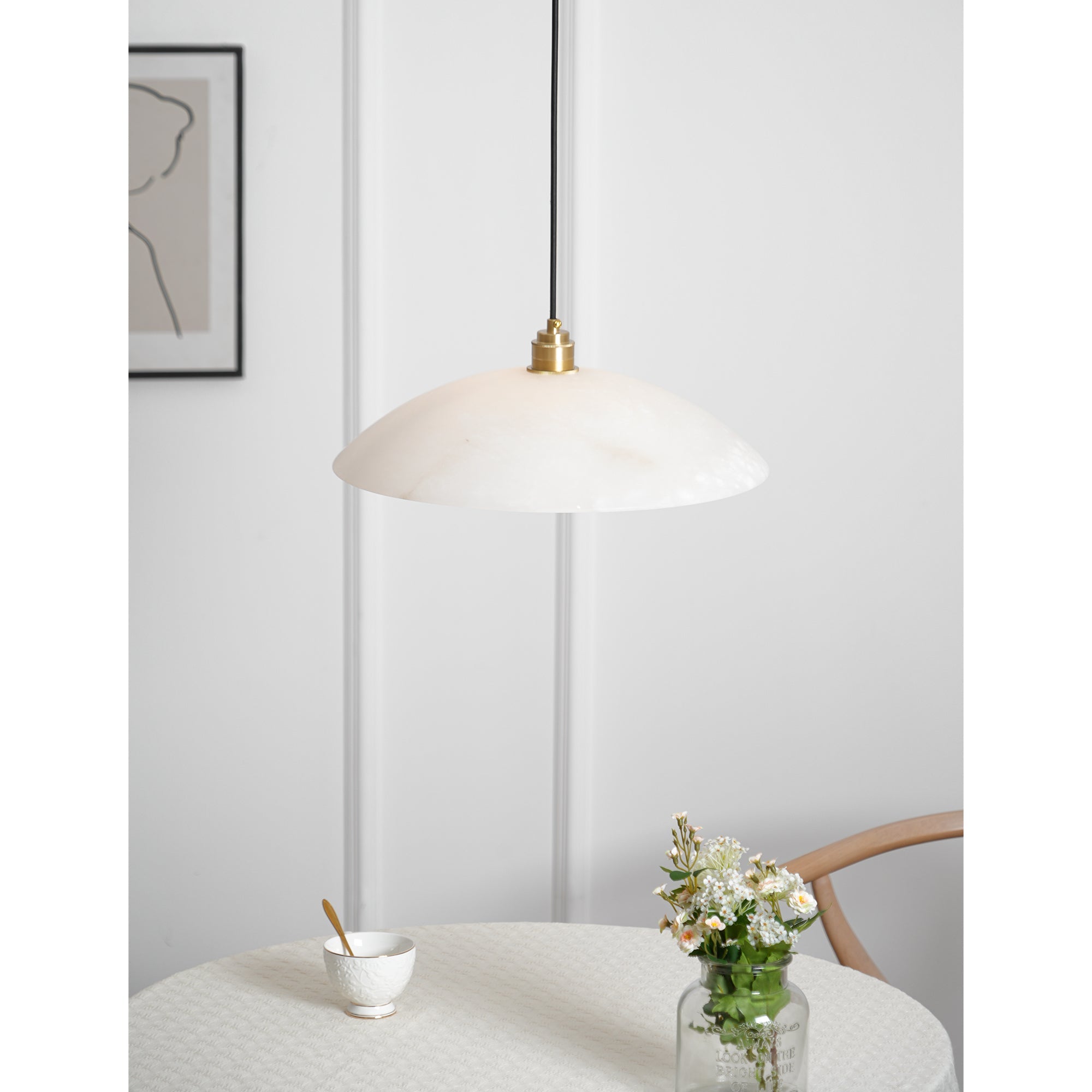 Suspension moderne Arnleif en Albâtre Laiton et blanc