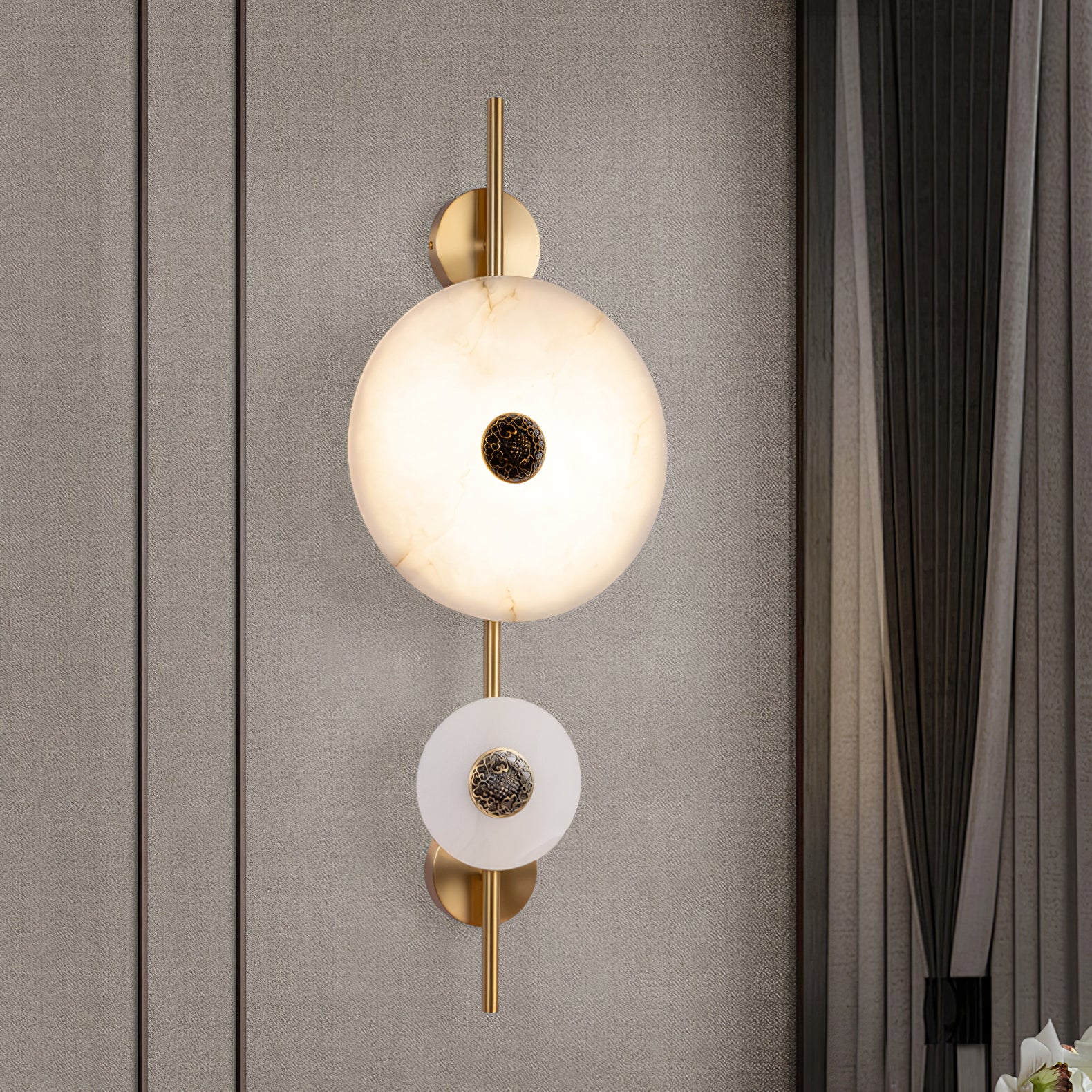 Applique murale moderne Lykke en Albâtre Laiton et blanc