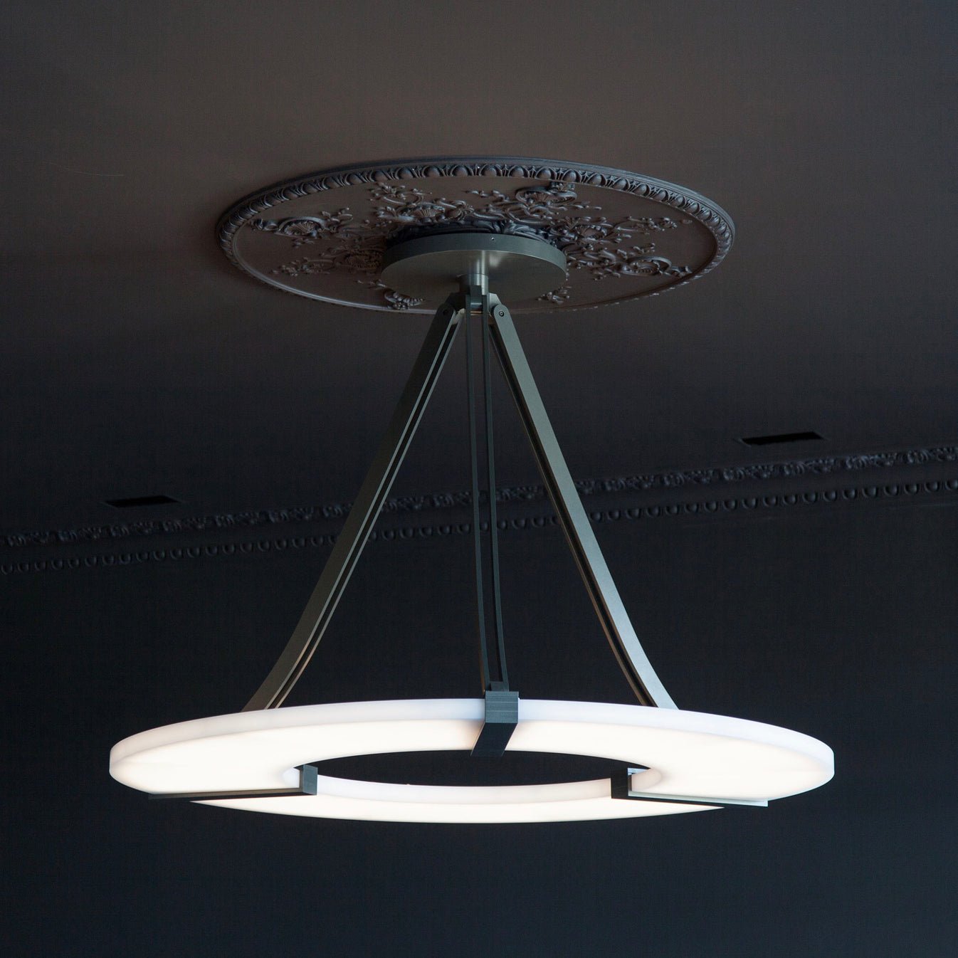 Suspension moderne Judson en Albâtre Noir et blanc